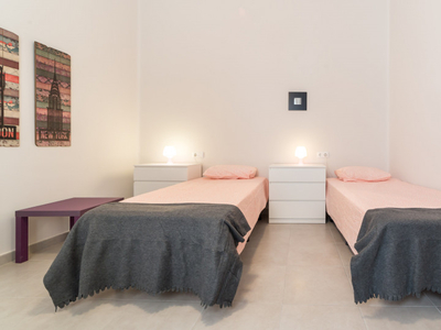 Encantadora habitación en el apartamento de 7 dormitorios Ciutat Vella, Valencia
