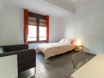 Gran habitación en un apartamento de 5 dormitorios en Eixampl, Valencia