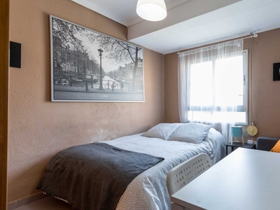 Habitación cómoda en alquiler, apartamento de 4 dormitorios, Quatre Carreres