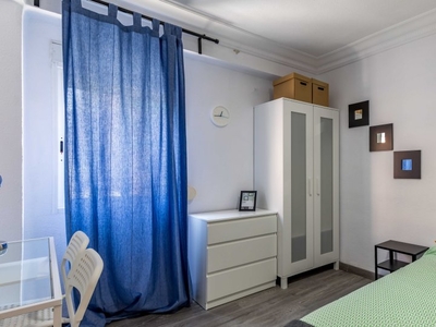 Habitación decorada en apartamento de 3 dormitorios en Rascanya, Valencia.