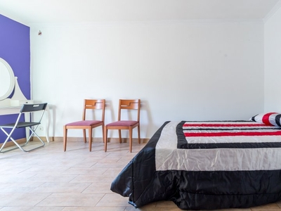 Habitación feliz en apartamento de 4 dormitorios, L'Olivereta, Valencia