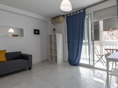 Habitación luminosa en alquiler en apartamento de 5 dormitorios en Benimaclet