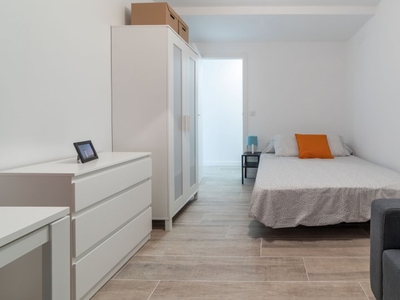 Habitación moderna en apartamento de 4 dormitorios en Benimaclet, Valencia