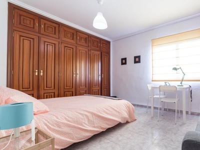 Habitaciones en piso de 5 dormitorios en La Saïdia, Valencia