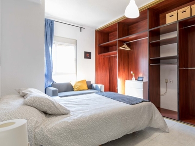 Hermosa habitación en alquiler en apartamento de 5 dormitorios en Benimaclet