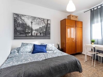 Moderna habitación en alquiler en apartamento de 5 dormitorios, Camins al Grau