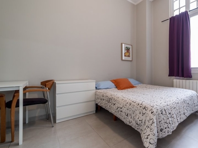 Se alquila habitación en el apartamento de 7 dormitorios Ciutat Vella Valencia