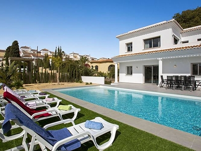 Villa moderna con piscina privada en Calpe AT089
