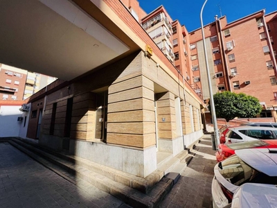 Local comercial Calle Cueva de la Pileta 2 Sevilla Ref. 90308657 - Indomio.es