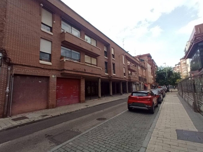 Venta Piso Valladolid. Piso de tres habitaciones en Calle doctor moreno 1. Segunda planta