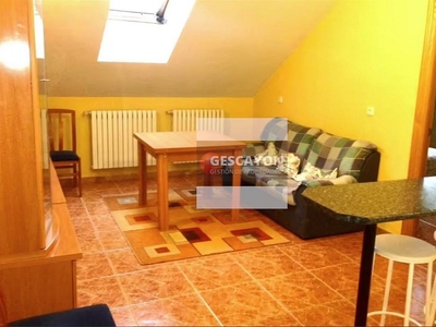 Alquiler de ático en Centro - Palencia de 2 habitaciones con garaje y muebles