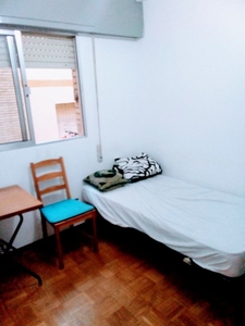 Alquiler de piso en calle Cefeo de 4 habitaciones con muebles y aire acondicionado