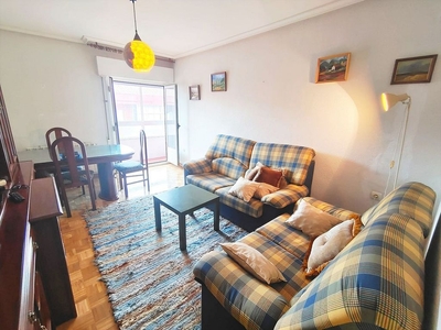Alquiler de piso en calle Platero Rebollo de 3 habitaciones con terraza y muebles