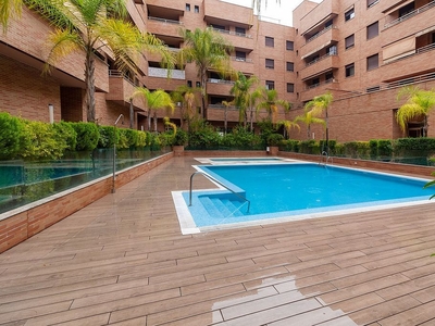 Alquiler de piso en calle Teresa de Calcuta de 3 habitaciones con terraza y piscina