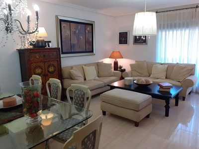 Alquiler de piso en Huerta de la Reina - Trassierra de 3 habitaciones con terraza y muebles