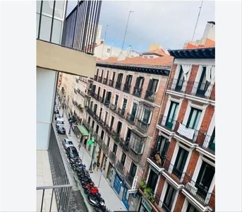 Apartamento con ascensor, calefacción y aire acondicionado en Madrid