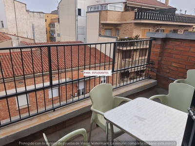 Ático en alquiler en Instituts - Universitat de 3 habitaciones con terraza y muebles