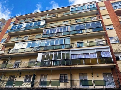 Ático en alquiler en Rondilla - Santa Clara de 2 habitaciones con muebles y aire acondicionado