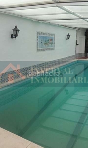 Chalet con 3 habitaciones con parking, piscina y calefacción en Paterna