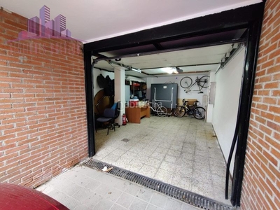 Chalet en calle islas marquesas chalet 5 habitaciones, triplex venta en Madrid