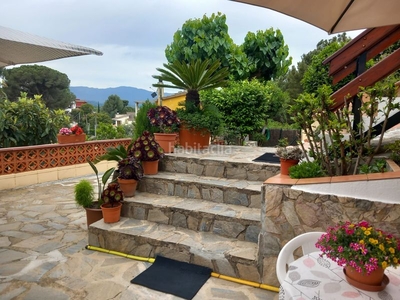 Chalet en passeig descendent chalet con 4 habitaciones con piscina, calefacción y vistas a la montaña en Tordera
