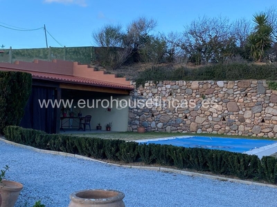 Masía con 4 habitaciones con piscina, calefacción, aire acondicionado y vistas a la montaña en Santa Eulàlia de Ronçana
