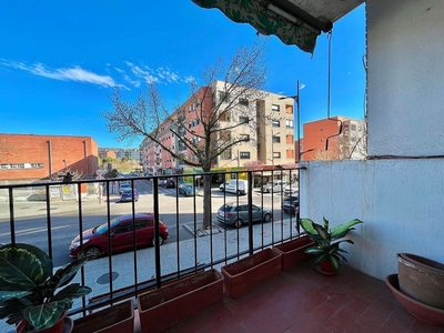 Piso en alquiler en Alamín de 3 habitaciones con terraza y balcón