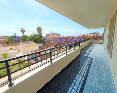 Piso en alquiler en avenida Juan Sebastián Elcano de 4 habitaciones con terraza y jardín