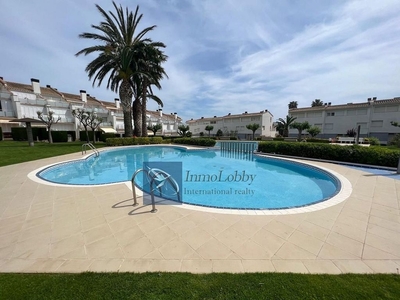 Piso en alquiler en S'Agaró de 3 habitaciones con terraza y piscina