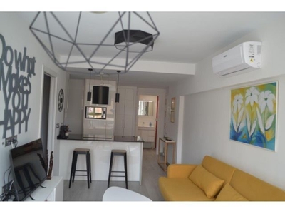 Totalmente reformado moderno apartamento con 2 dormitorios y licencia turística en zona Levante.