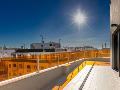 Venta de ático en Playa del Cura de 2 habitaciones con terraza y piscina