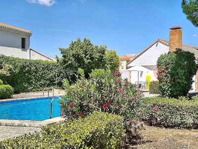 Venta de casa con piscina en Arcas del Villar