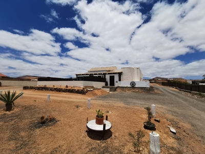 Venta de casa con piscina en Puerto del Rosario