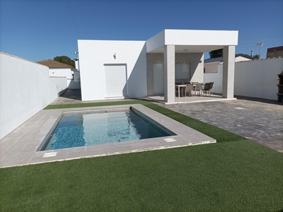 Venta de casa con piscina y terraza en Chiclana de la Frontera, Coto la campa