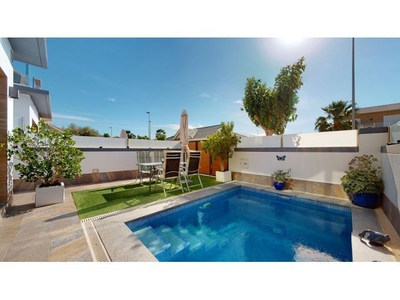 Villa con 3 dormitorios y piscina privada en Pilar de la Horadada