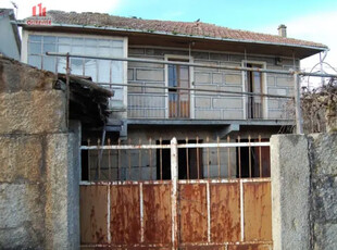 Casa en venta en Bentraces-Loiro en Barbadás por 67,000 €