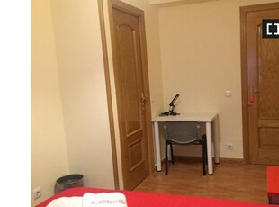 Habitación privada en apartamento de 5 dormitorios en Villaverde, Madrid