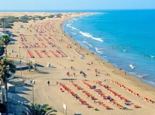 Piso en venta en Avenida de Italia en Playa del Inglés por 230,000 €