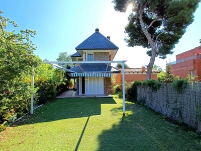 Alquiler casa con piscina en Finestrelles Esplugues de Llobregat
