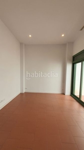 Alquiler piso con 2 habitaciones con aire acondicionado en Badalona