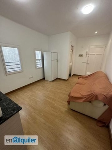 Apartamento céntrico de 1 dormitorio semi amueblado