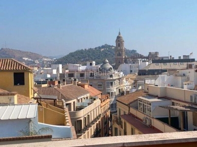 Ático con 3 habitaciones con ascensor, calefacción, aire acondicionado y vistas a la montaña en Málaga