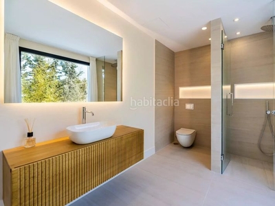 Casa con 6 habitaciones amueblada con piscina, calefacción y aire acondicionado en Marbella
