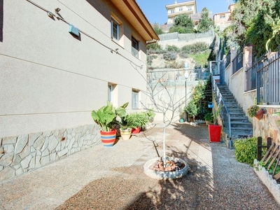 Casa con 7 habitaciones con parking, piscina, calefacción y vistas a la montaña en Sant Fost de Campsentelles