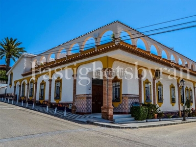 Casa dos casas en una piscina compartida en Caleta de Velez