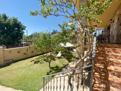 Casa en avenida arenal 15 casa con 6 habitaciones amueblada con parking, piscina y vistas a la montaña en Miraflores de la Sierra