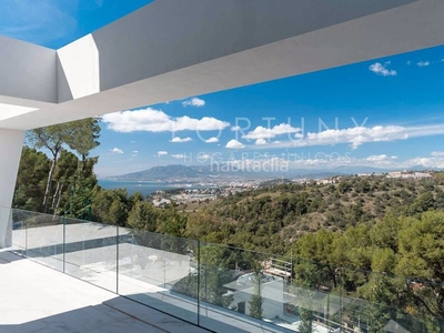 Casa en calle bouganvilleas 8 casa con 6 habitaciones con parking, piscina, calefacción, aire acondicionado y vistas al mar en Málaga