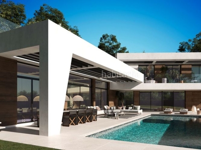 Casa licencia de obras concedida! fabulosa villa sobre plano con una ubicación privilegiada en Guadalmina Baja en Marbella
