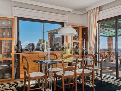 Casa villa con vistas al mar de 180º sobre la bahía de fuengirola en Benalmádena