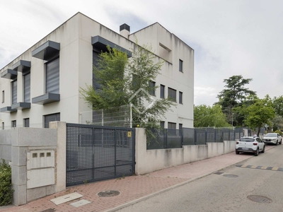 Casa / villa de 1,250m² con 200m² terraza en venta en Aravaca